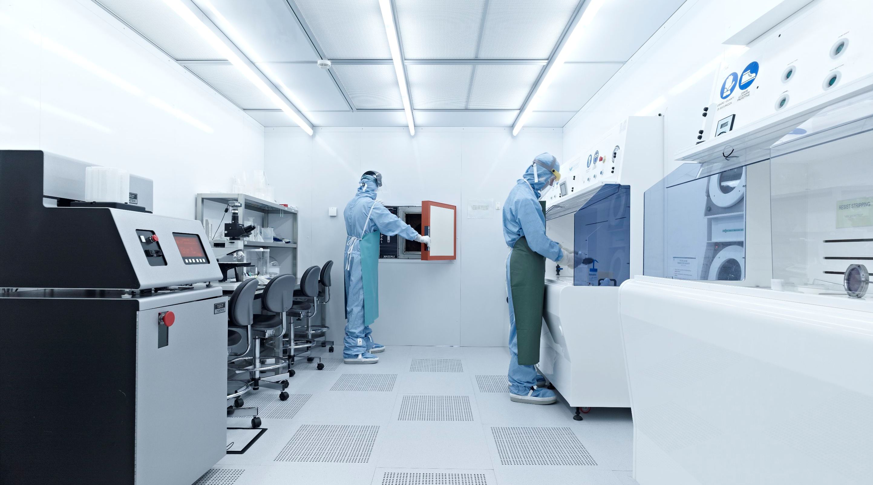 Cleanroom at the FBK MicroNano Facility